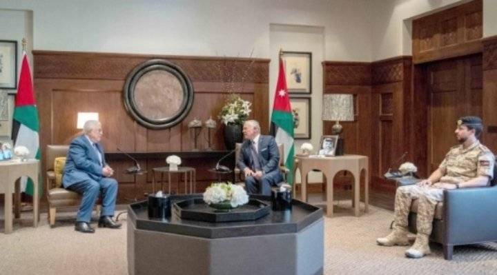 الملك يتلقى اتصالا من عباس