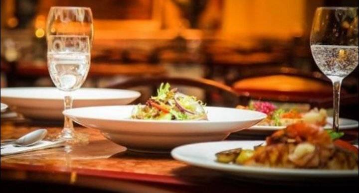 حمادة يطالب بتخفيض الضرائب على المطاعم السياحية