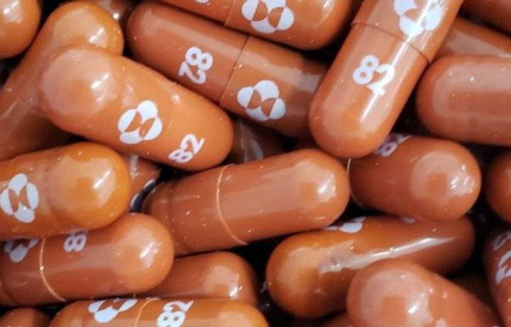 أول حبة دواء لعلاج كوفيد تنتظر الموافقة