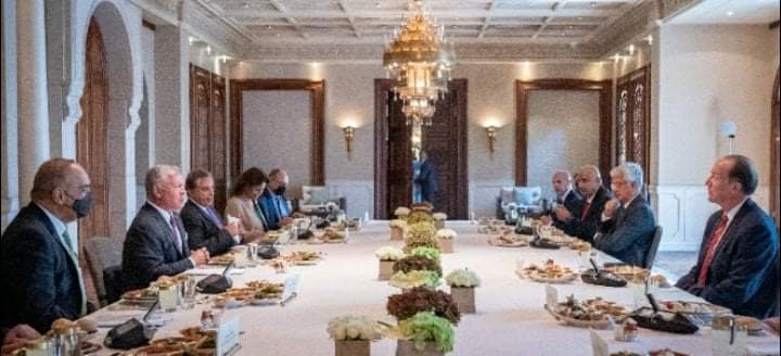 الملك يستقبل رئيس مجموعة البنك الدولي