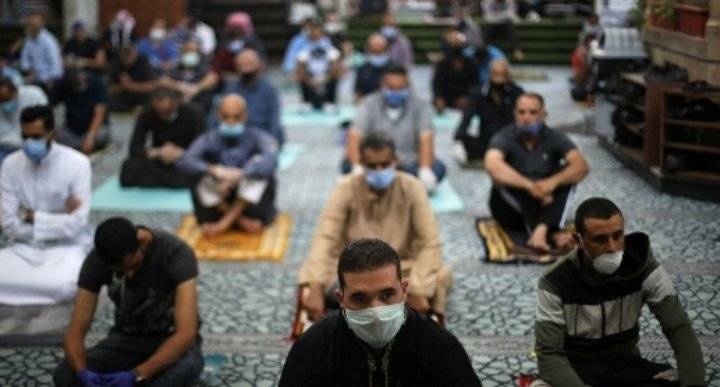 الأوقاف: دراسة لإلغاء التباعد بين المصلين في المساجد