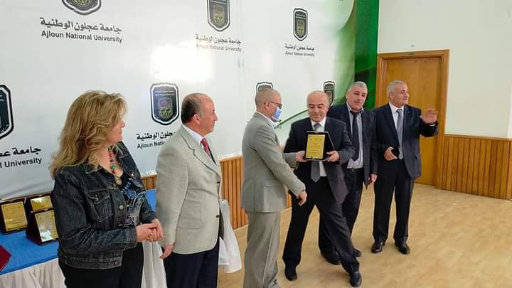 عجلون : اللوزي يكرم فائزين بجائزة الملكة رانيا للتميز