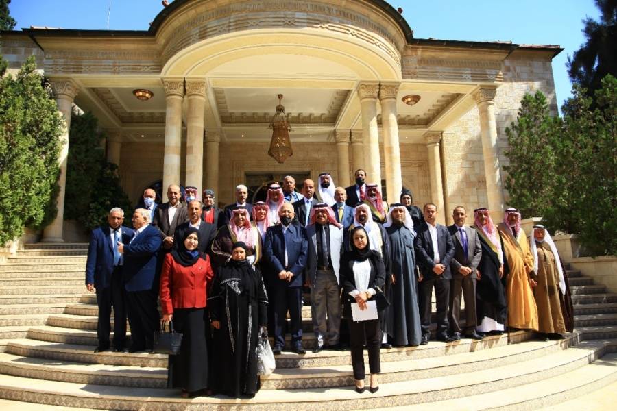 العيسوي يلتقي المجموعة الرابعة من وجهاء وشيوخ بني صخر في الديوان... صور