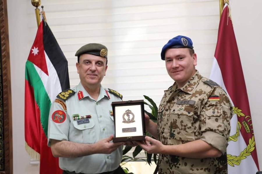 مدير عام الخدمات الطبية الملكية يستقبل وفد عسكري ألماني...صور