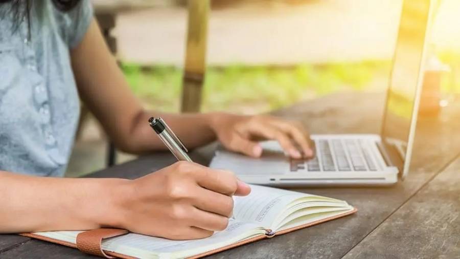 91 من فتيات الأردن لا يثقن بصفحات السياسيين على الإنترنت