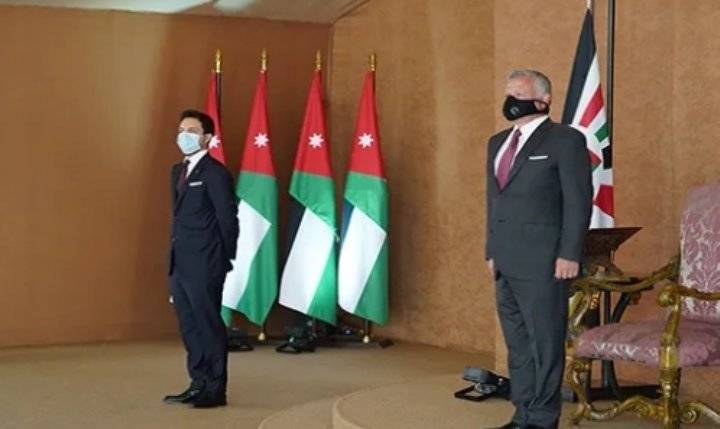 الملك يستقبل الوزراء المستقيلين ويشكرهم على جهودهم