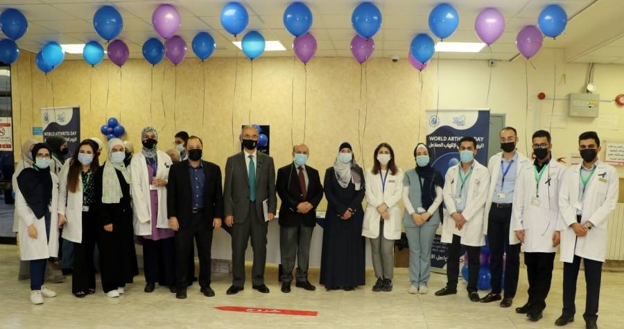 ضمن فعاليات الاحتفال باليوم العالمي لالتهاب المفاصل محاضرة توعويّة حول التهاب الفقار اللاصق في مستشفى الجامعة الأردنية