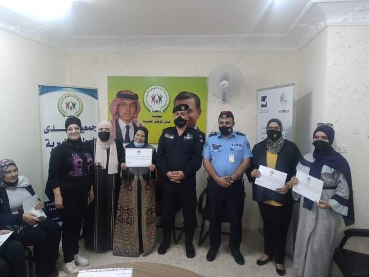 تخريج دورة الاسرة الامنة  ( مشروع بنيان)