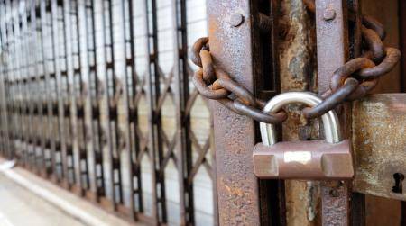 إغلاق مطعم شعبي ومخبز في جبّة