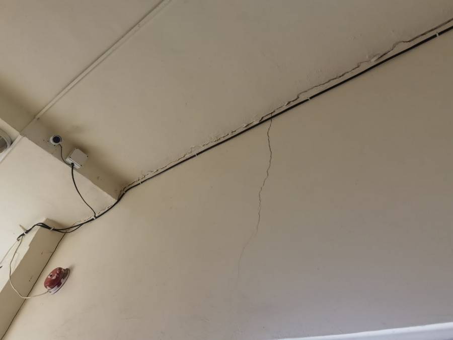 تصدعات في مدرسه القادسيه الاساسيه للبنبن في لواء بصيرا والمواطنين يوجهون نداء استغاثه...صور