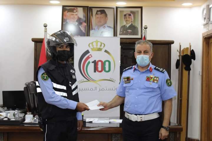 تكريم رجل أمن أنقذ طفلة