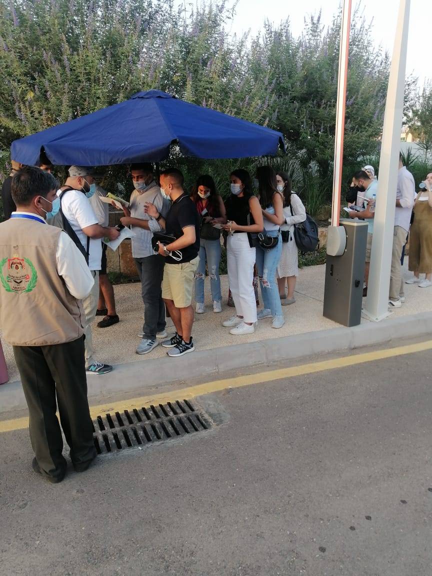 الداخلية تنشر صورا لاجراءات التفتيش على المطاعيم قبل بدء حفل عمرو دياب في العقبة...صور