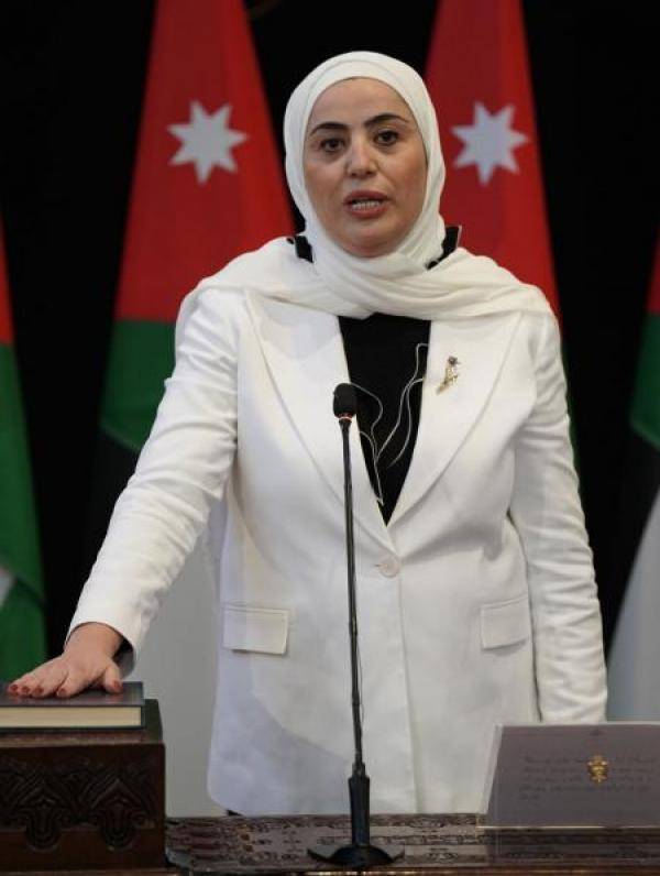 استقالة الوزيرة بني مصطفى من مجلس ادارة شركة الديرة للاستثمار