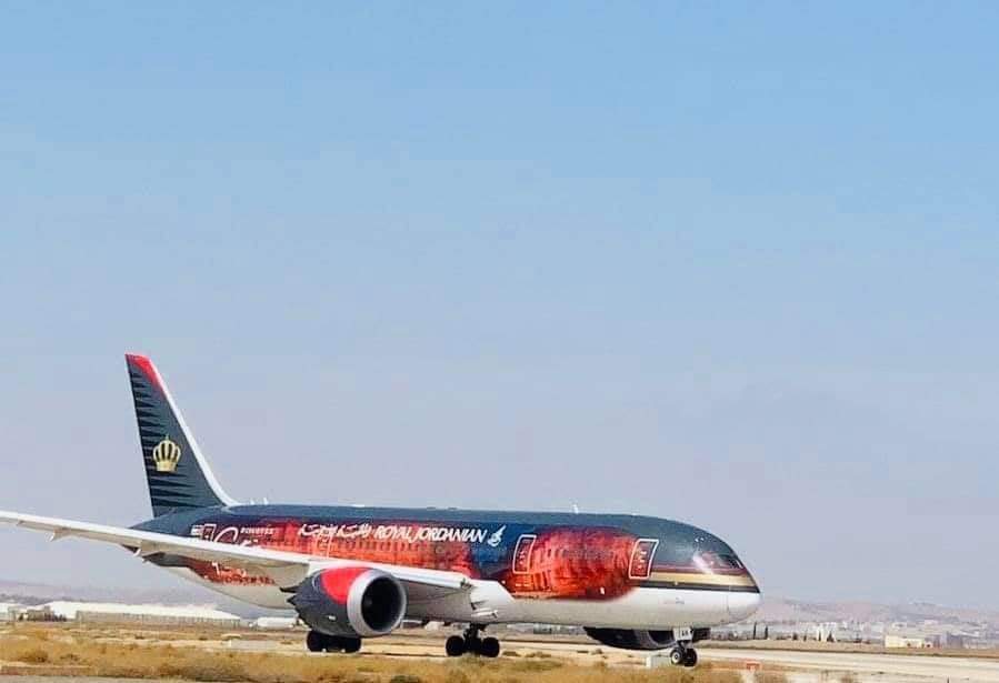 الملكية الأردنية تدشن إحدى طائراتها الدريم لاينر B787 بألوان و شعار و صور البتراء...صور