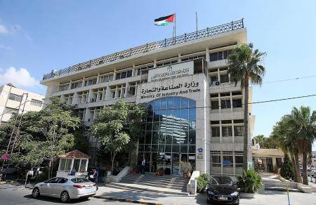 الصناعة والتجارة: إجراءات لضبط بيع الاعلاف المدعومة