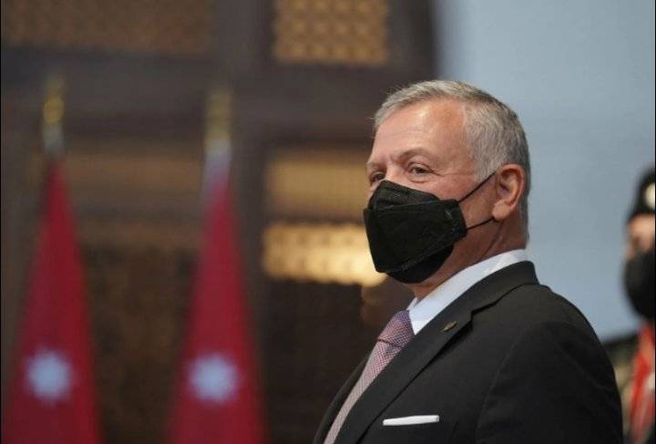 الملك: السلام على من أنارت رسالته طريق البشرية