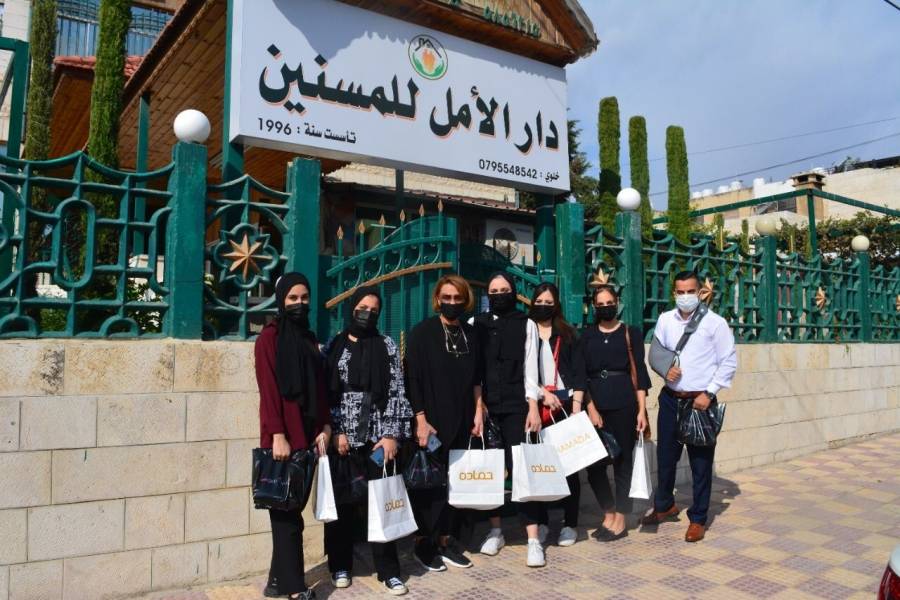 مطاعم حماده تحتفل باليوم العالمي للمسنين...صور