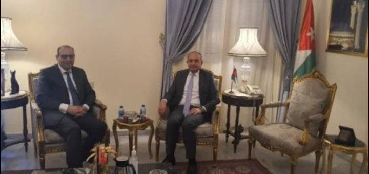 العضايلة يلتقي السفير المصري المعين لدى الأردن