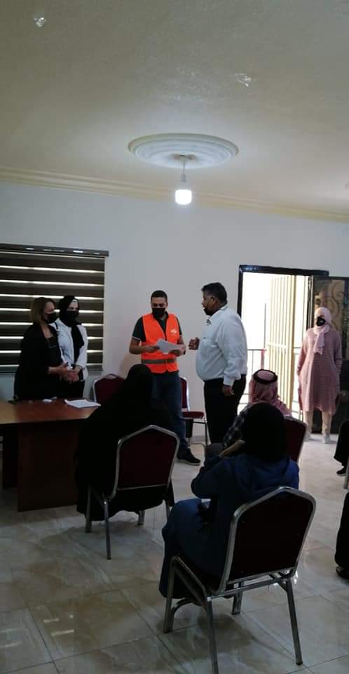 جمعية أبو علندا للتنمية الاجتماعيه توزع طرود غذائية للاسر المحتاجة.