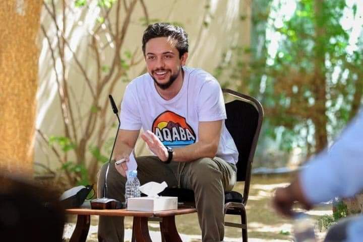 ولي العهد يلتقي شبابًا من مختلف القطاعات في محافظة العقبة