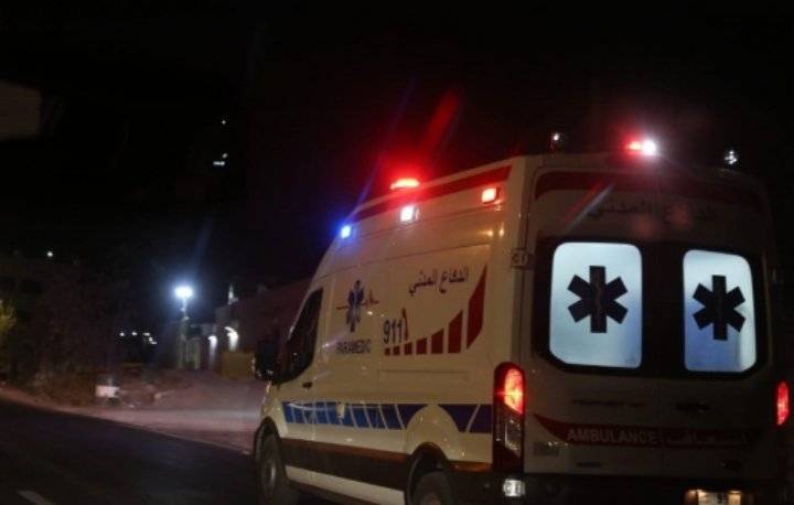 وفاتان و (3) إصابات بحادث تصادم مروع بين مركبتين وتريلا على الطريق الصحراوي