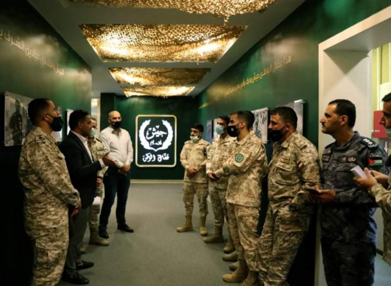 دورة الإعلام التقدمية للضباط تزور مجموعة الراية الإعلامية