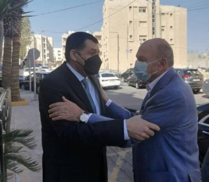 وزير العمل يستقبل رئيس مجلس الأعيان