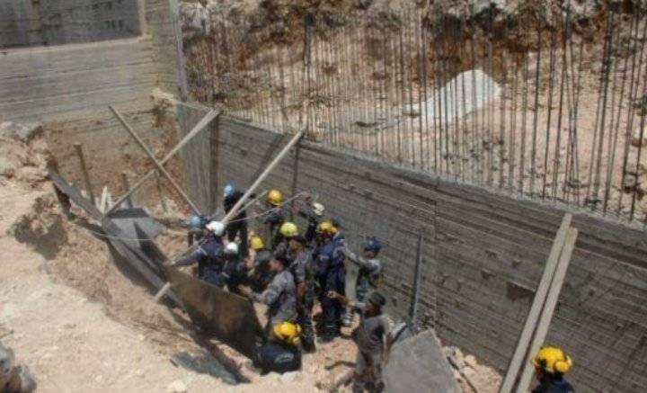 إنقاذ شخص انهارت عليه حفرة قيد الانشاء في طيبة اربد