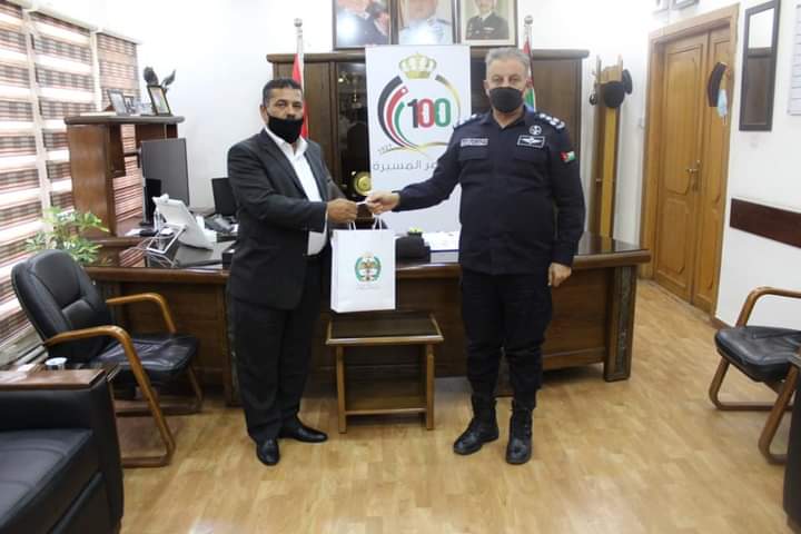 العميد الصعوب...يكرم المقدم المتقاعد سعود البري