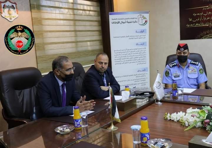 مبادرة ( يلا نتعاون ع الخير ) تكرم مدير إدارة الدوريات الخارجية .