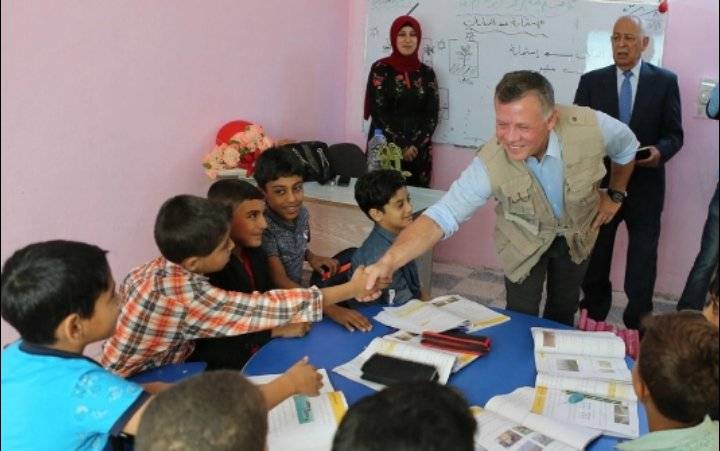 الملك يتفقد مركز المشارع الشامل للتربية الخاصة في لواء الأغوار الشمالية