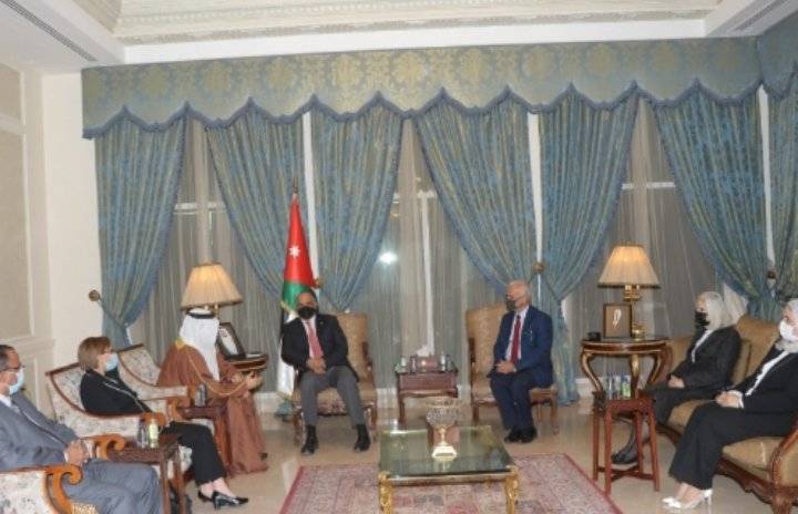 الخصاونة: تبعات كورونا تتطلب تعاونا وتنسيقا عربيا