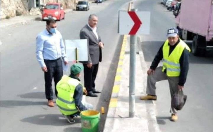 بلدية عجلون الكبرى تواصل تنفيذ حملة  بسواعدنا   في جميع مناطقها