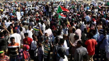 الأردن يحذر مواطنيه في السودان ويدعو لتجنب التجمعات