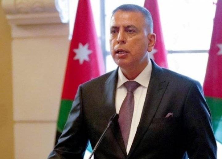 وزير الداخلية: سندرس اقتراحا بإعطاء الإقامة لمن يستثمر بقيمة 100 ألف دينار