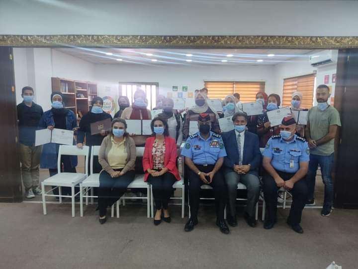 العموش ..يخرج المشاركات في دورة الاسرة الآمنة ضمن ( مشروع بُنيان)