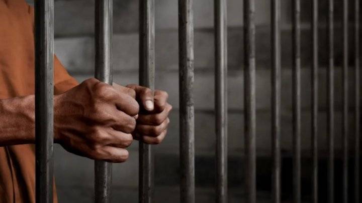 السجن 22 عاما لمدير عام