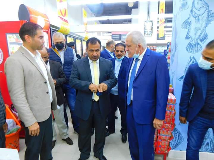 الزهير ..يفتتح مجموعة متاجر سامح مول في مادبا _ صور