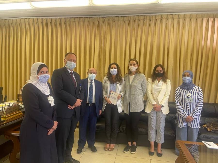 وفد من مؤسسة صداقة يزور مستشفى الجامعة الأردنية