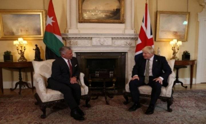 الملك يلتقي رئيس الوزراء البريطاني بوريس جونسون في لندن