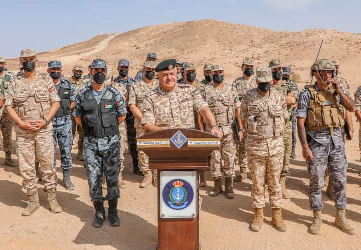 الحنيطي يتابع تمريناً عسكرياً في القوة البحرية والزوارق الملكية_ صور