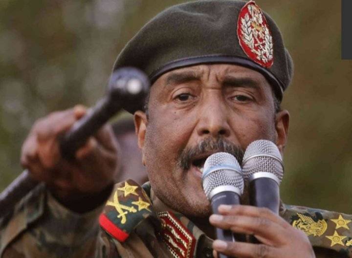 البرهان يشدد على انتقال «مدني كامل»