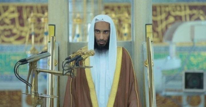 إمام المسجد النبوي: في زمن الفتن والمحن لا خلاص إلا بالاعتصام بكتاب الله