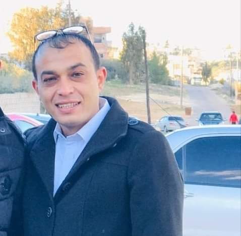 رجل دفاع مدني ينقذ عائلة من حريق داهم منزلهم  في المفرق  منشية بني حسن