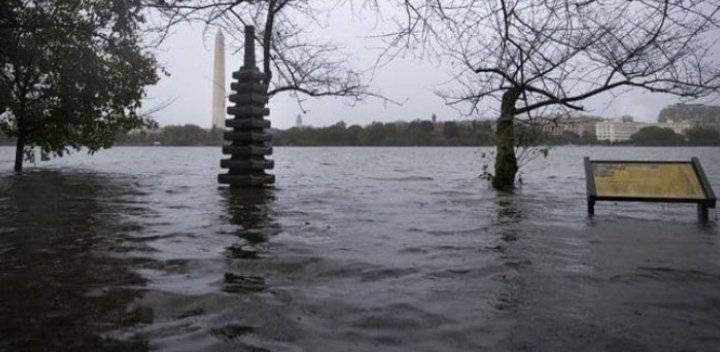 فيضانات هائلة تضرب الساحل الشرقي للولايات المتحدة