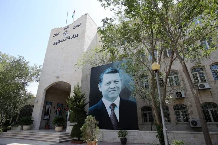 “الداخلية”: إبعاد العمالة الوافدة غير المطعمة