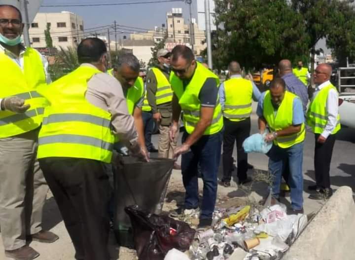 بلديات في الزرقاء تكثّف عمل حملة “بسواعدنا”