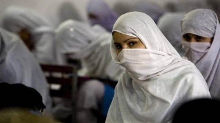 إيران تسجل 177 وفاة و8427 إصابة جديدة بكورونا