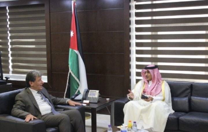 وزير النقل يشيد بالعلاقات المميزة مع دولة قطر