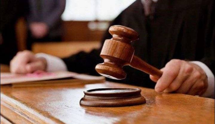 حبس موظف حكومي وشخص بتهمة الرشوة لاصدار 198 تصريح تنقل خلال الحظر